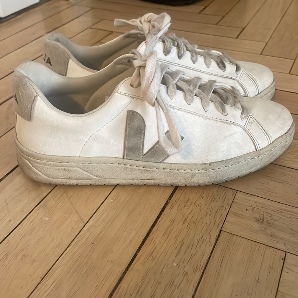 Vejas size 9